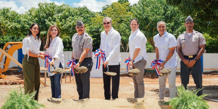 Presidente Abinader y ministro Bonilla entregan 100 nuevos apartamentos en San Luis