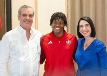 Luis Abinader celebra el histórico triunfo de Marileidy Paulino en París 2024