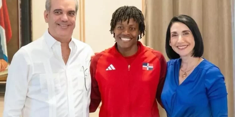 Luis Abinader celebra el histórico triunfo de Marileidy Paulino en París 2024