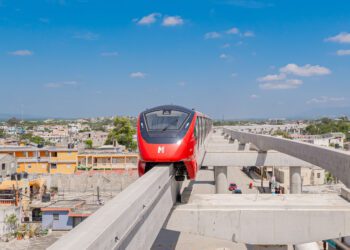 Monorriel de Santiago inicia operaciones con pruebas históricas