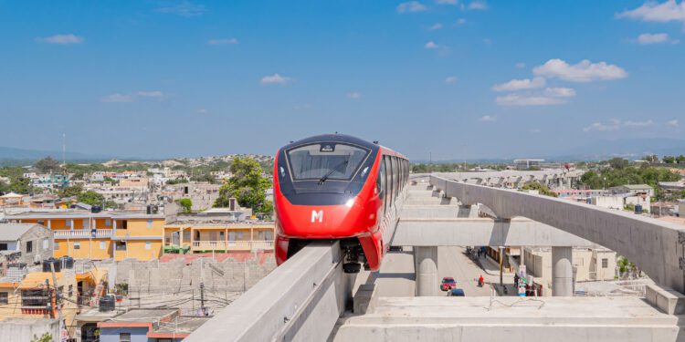 Monorriel de Santiago inicia operaciones con pruebas históricas