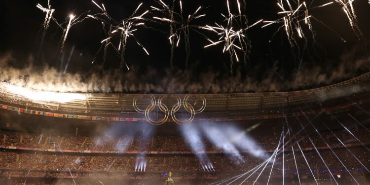 París cede el testigo a Los Ángeles en una espectacular ceremonia