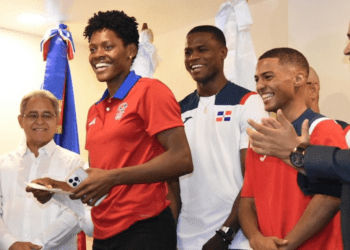 Atletas dominicanos reciben incentivos de RD34 millones por París 2024