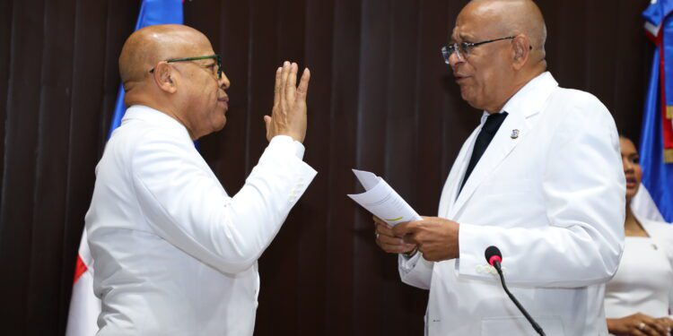 Alfredo Pacheco es reelegido presidente de la Cámara de Diputados