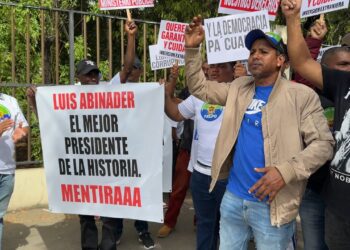 FALPO protesta durante toma de posesión exigiendo condena a corruptos