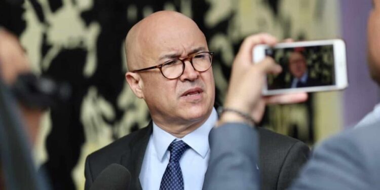 Domínguez Brito critica gestión de Abinader: "Vivimos en una fantasía”