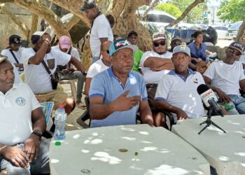 Trabajadores playeros de Boca Chica denuncian amenazas del alcalde