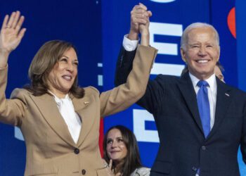 Biden cede liderazgo demócrata a Harris para Casa Blanca