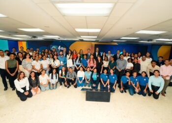 Banco Popular otorga 60 becas a jóvenes meritorios