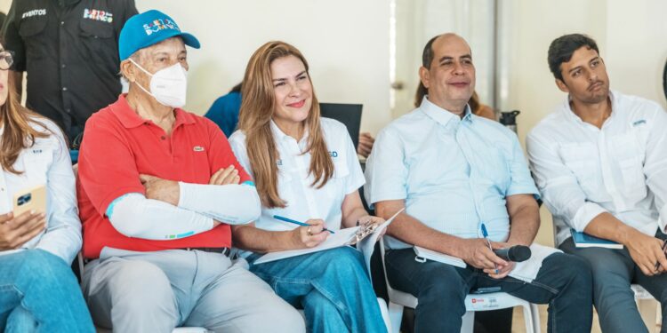 Carolina Mejía impulsa limpieza en Arroyo Manzano con operativo social