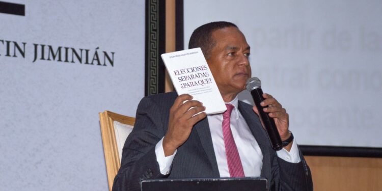 Julio César Valentín aboga por unificación de las elecciones