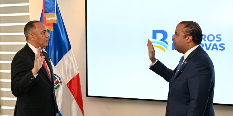 Nelson Arroyo asume vicepresidencia de Seguros Reservas