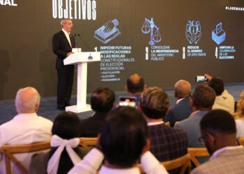 Abinader presenta una reforma que limita la reelección presidencial