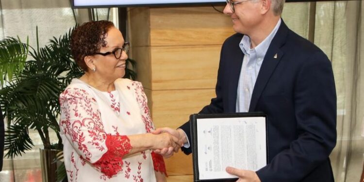 Entidades acuerdan sancionar delitos de comercio marítimo en RD