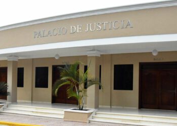 Autorizan inicio de juicio contra acusado de quemar a mujer en Salcedo