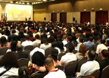 Embajada USA y UNICDA reúnen a más de 1,100 profesores de inglés en conferencia