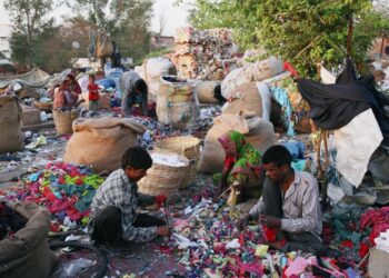 Rápida expansión del reciclaje enfrenta desafíos laborales y de seguridad