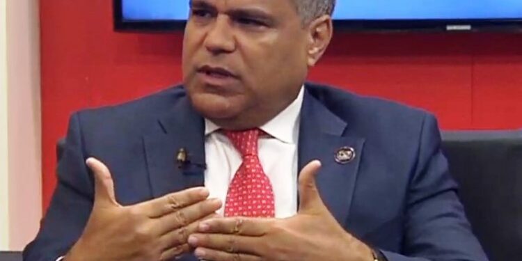 Tommy Galán denuncia chapucería política en ayuntamiento de La Vega