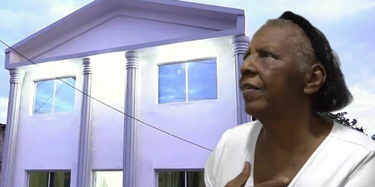 Empresario Carbone entrega tres viviendas a parientes de Marileidy Paulino