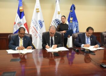 Acuerdan capacitar en el exterior a médicos del Darío Contreras y Plaza de la Salud 