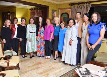 Dolores Fernández destaca avances en participación femenina en "Las Sufragistas"