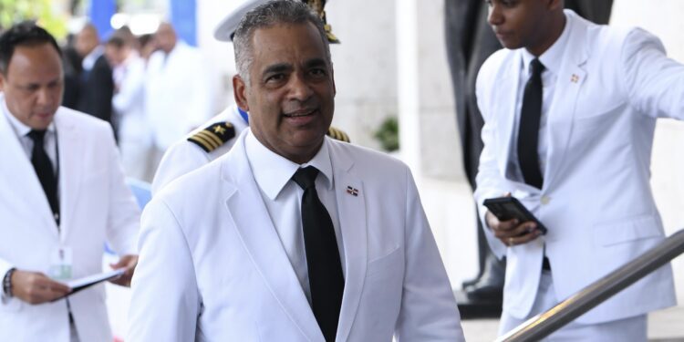 Joel Santos asume Energía y Minas con enfoque en fortalecimiento