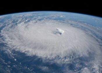 El Atlántico se enfría y desafía pronósticos de huracanes