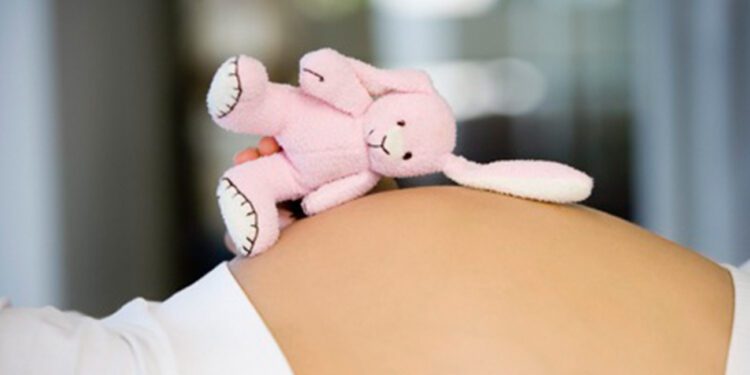 Niña con discapacidad forzada a llevar embarazo de riesgo