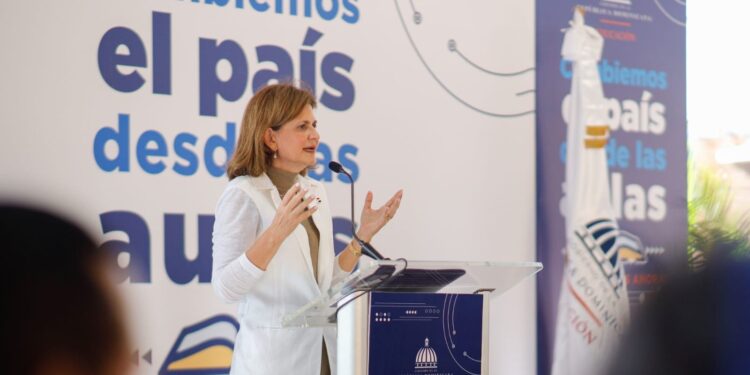 Raquel Peña resalta la educación como prioridad nacional