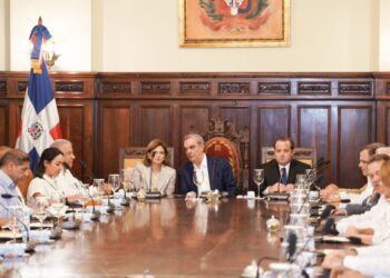 Presidente Abinader insta a funcionarios a firmar compromiso ético