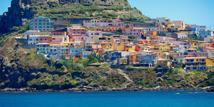 Hallan el cadáver de una mujer escondido en un congelador por su hijo 