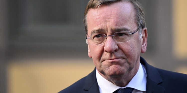 Ministro alemán de Defensa exige aumento del gasto militar de la OTAN