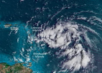 Tormenta Ernesto se aproxima sin impacto directo a República Dominicana