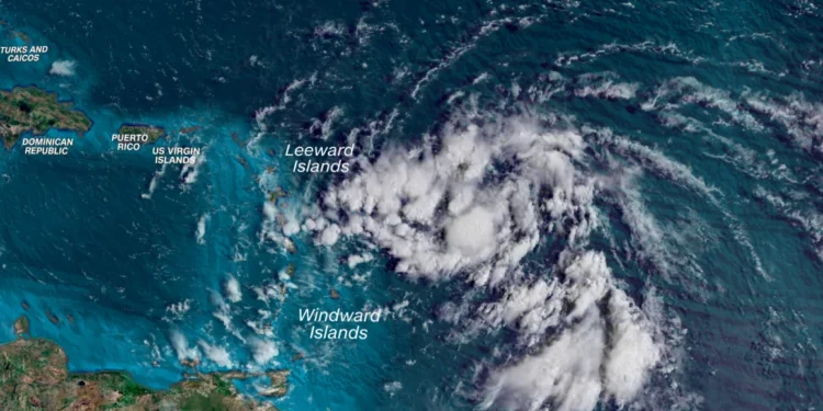 Tormenta Ernesto se aproxima sin impacto directo a República Dominicana
