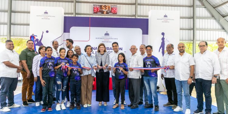 Raquel Peña entrega eco-viviendas y promueve el deporte en el noroeste