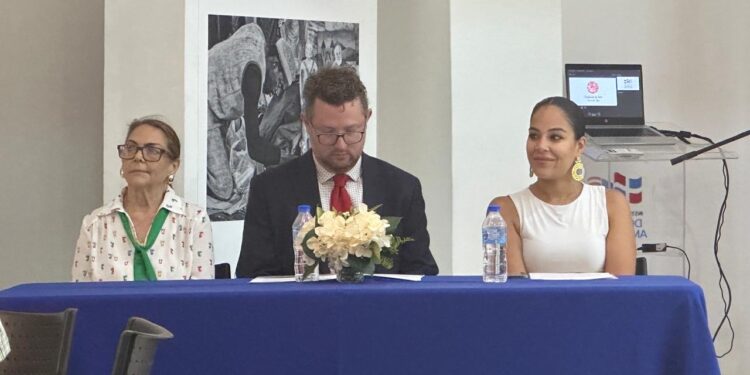 Exposición "Historias que nos unen" destaca la libertad a través del arte