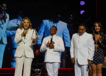 Raymond y Miguel reciben homenaje cultural