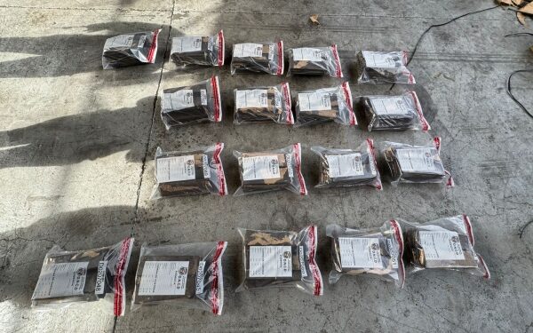 Arrestan hombre clave vinculado a tráfico de 360 láminas de cocaína