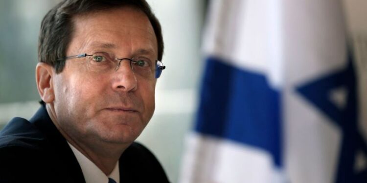 El presidente de Israel desvincula al país de ataques con dispositivos al Líbano