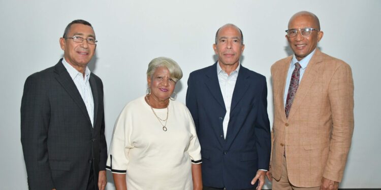 Presentan libro "Un playboy desde tiempos de Trujillo" de Luis Roberto Wallace