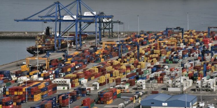 Economía global frenará crecimiento empujada por Estados Unidos y China