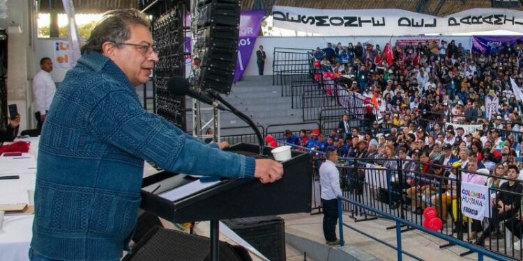 Petro revela la DEA informó de plan contra su vida