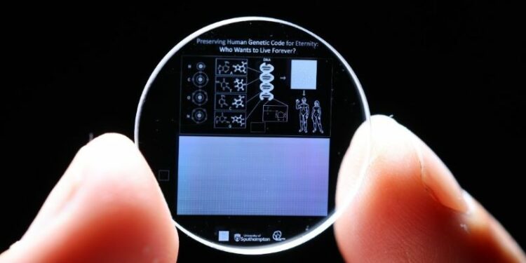 ADN humano en cristal eterno: la última esperanza de resurrección futura