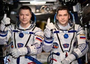 Dos rusos baten récord de estancia continuada en la Estación Espacial