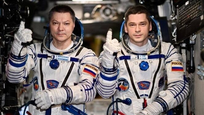 Dos rusos baten récord de estancia continuada en la Estación Espacial