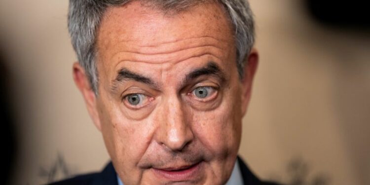 Zapatero guarda silencio estratégico sobre la crisis en Venezuela