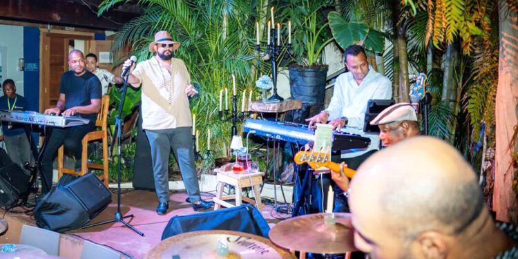 Banda Fusión Íntima ofrece noches de alta calidad musical