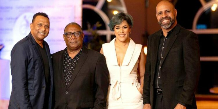 Fusión Íntima: Noches de Música de Alta Calidad en Casa de Teatro