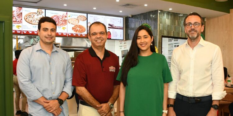 Papa Johns realiza acto de inauguración de Restaurante en San Francisco de Macorís