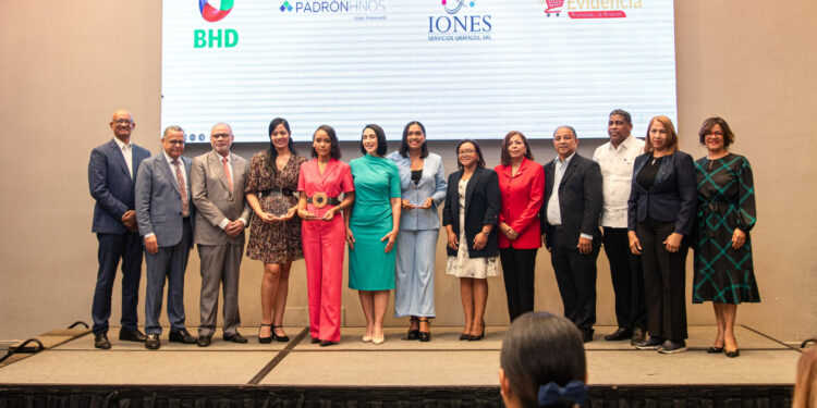 World Vision entrega premio de periodismo por la niñez